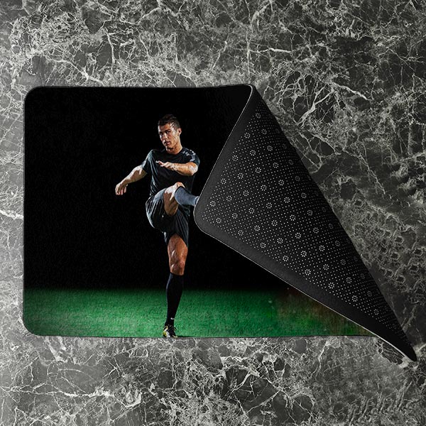 پادری نوجوان مدل رونالدو و شوت شیشه ای