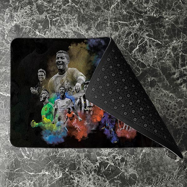 پادری نوجوان ورزشی مدل شادی رونالدو و مسی