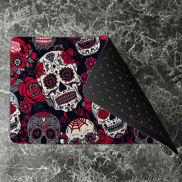 پادری نوجوان مدل جمجمه و رز