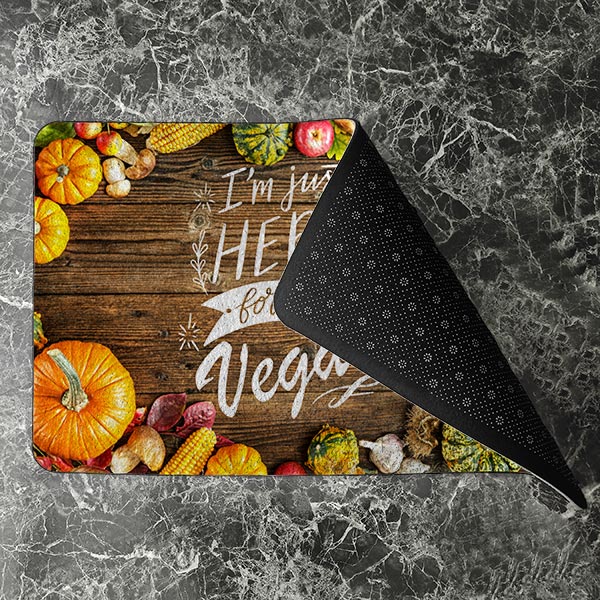 پادری آشپزخانه مدل کدو و سبزیجات روی میز