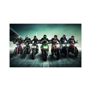 پادری نوجوان مدل موتورسواران