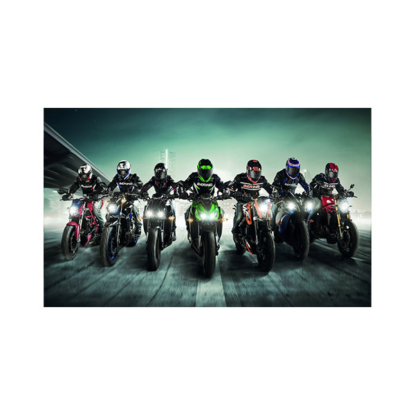 پادری نوجوان مدل موتورسواران