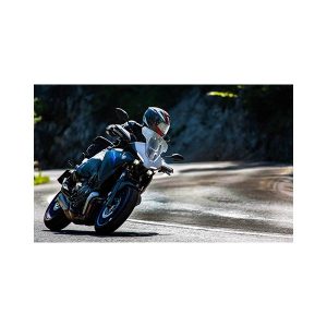 پادری نوجوان مدل سرعت در مسابقات