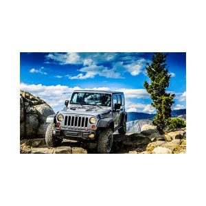 پادری نوجوان مدل آفرود در کوهستان