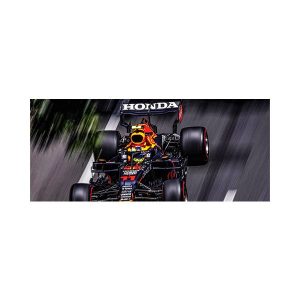 پادری نوجوان مدل هوندا در پیستMT0178