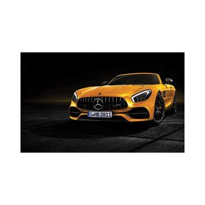 پادری نوجوان مدل زیبایی یک بنز