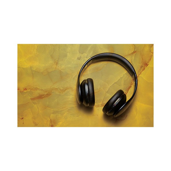 پادری نوجوان مدل هدفون