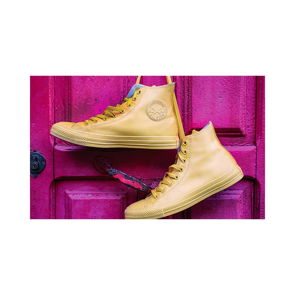 پادری نوجوان مدل کفش های آویزان