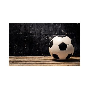 پادری نوجوان مدل توپ فوتبال