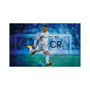 پادری نوجوان مدل توپ و رونالدو