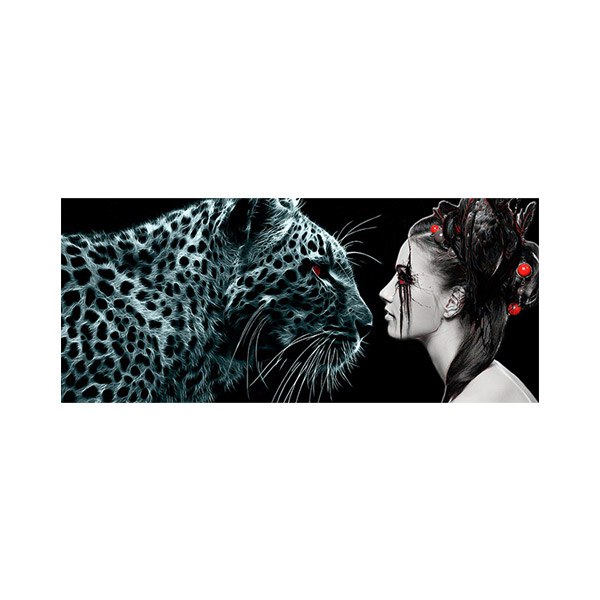 پادری نوجوان مدل دختری خیره در چشمان پلنگ