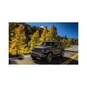 پادری نوجوان مدل در کوهستان های آلپ